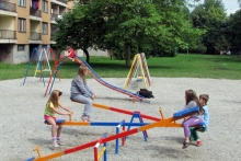 Izgrađena četiri nova igrališta za djecu u Tesliću