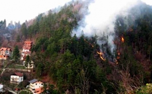 Požar na krovu kuće u Tesliću