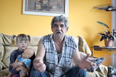 Policija devojčicu našla u parku... Muradif Nurko Karabegović sa najmlađom unukom Jasminom