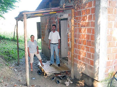 POMOĆI NIOTKUDA!... Mile i Svjetlana Stanković